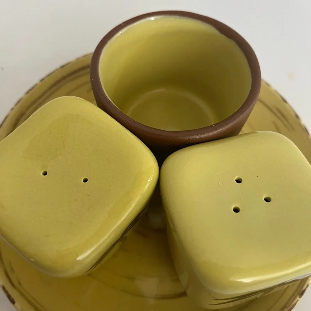 Midcentury Yellow Green Palm Tree Salt/Pepper Shakers - Picture 3 of 4